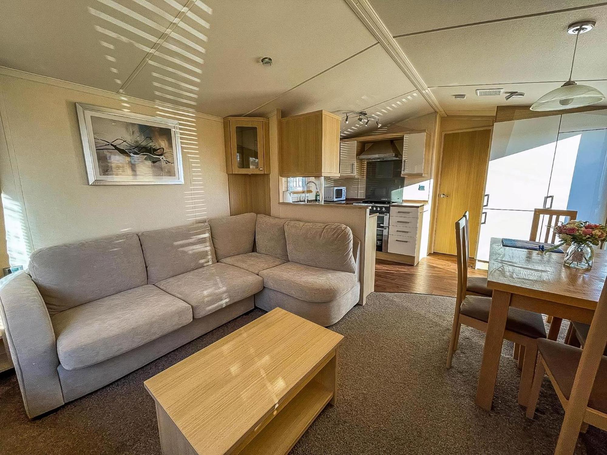 Lovely Caravan With Spacious Decking At North Denes In Suffolk, Ref 40134Nd Lowestoft Bagian luar foto