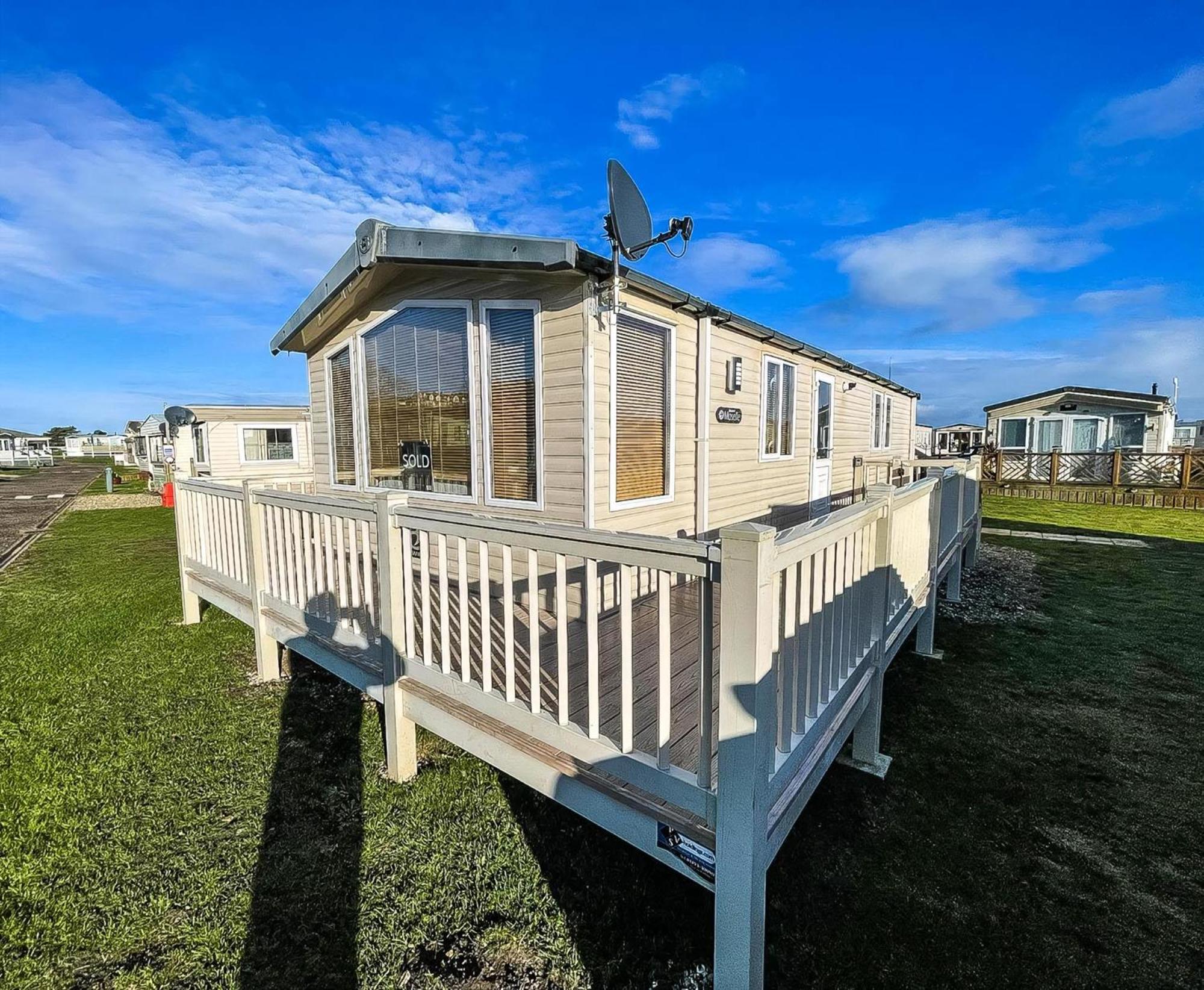 Lovely Caravan With Spacious Decking At North Denes In Suffolk, Ref 40134Nd Lowestoft Bagian luar foto